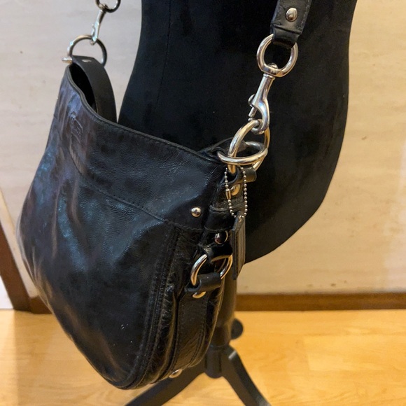 Coach Vintage Zoe
Hobo Shoulder Black Crinkle Leather Crossbody Bag - Picture 16 of 16